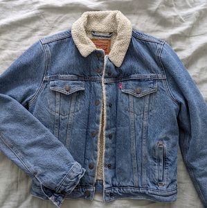 Levi's Sherpa Trucker Jacket 🧥